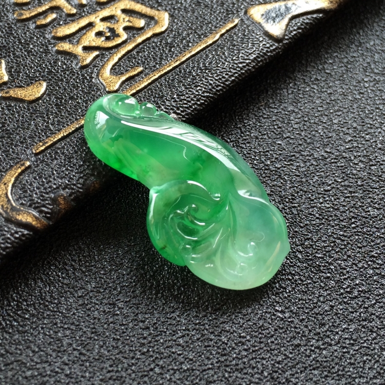 (超值推荐)冰种飘阳绿玉兰花挂件