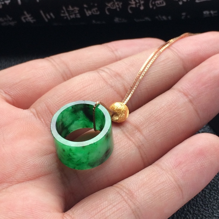 （超值推荐）糯冰种廯加绿路路通挂件（银链银珠）