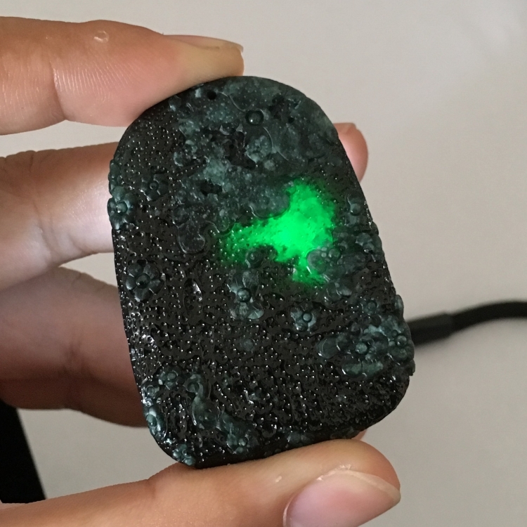 (超值推荐)糯冰种墨翠相由心生挂件
