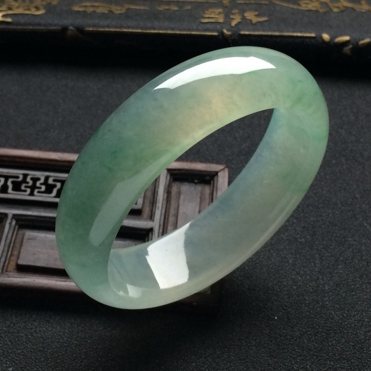 （超值推荐）冰种晴水略飘花贵妃镯（55.6mm-49.3mm）