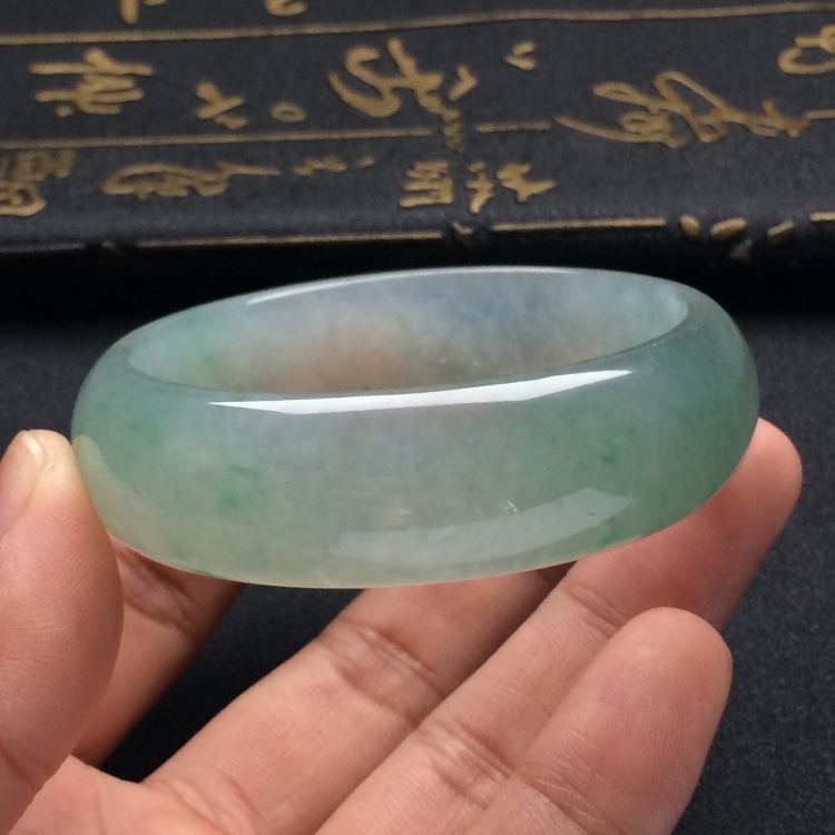 （超值推荐）冰种晴水略飘花贵妃镯（55.6mm-49.3mm）