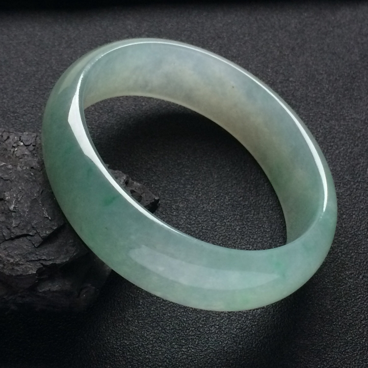 （超值推荐）冰种晴水略飘花贵妃镯（55.6mm-49.3mm）