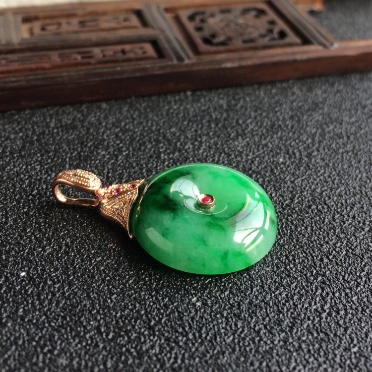 (超值推荐)糯冰种飘翠镶玫瑰金钻石平安扣胸坠