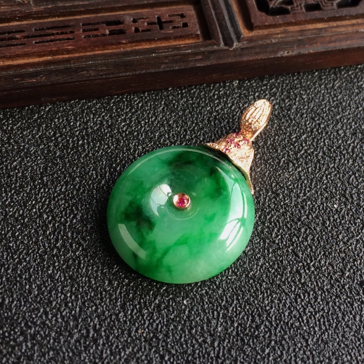 (超值推荐)糯冰种飘翠镶玫瑰金钻石平安扣胸坠