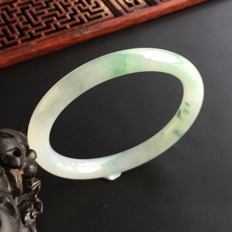(超值推荐)糯冰种飘花贵妃镯(54.4mm-47.5mm)