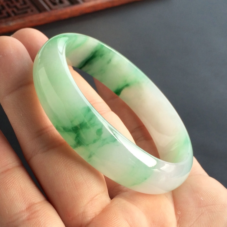 (超值推荐)糯冰种飘花贵妃镯(54.6mm-48.1mm)