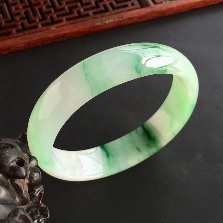 (超值推荐)糯冰种飘花贵妃镯(54.6mm-48.1mm)