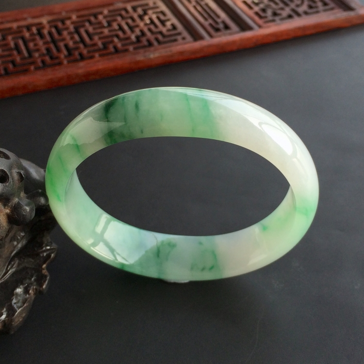 (超值推荐)糯冰种飘花贵妃镯(54.6mm-48.1mm)