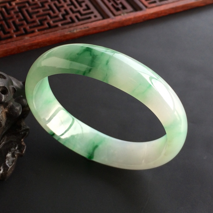 (超值推荐)糯冰种飘花贵妃镯(54.6mm-48.1mm)