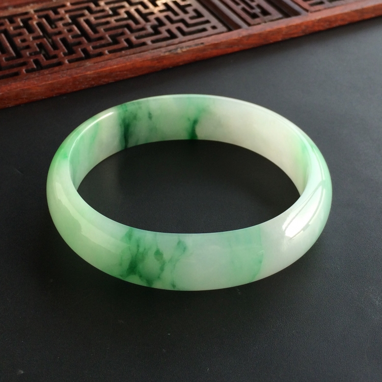(超值推荐)糯冰种飘花贵妃镯(54.6mm-48.1mm)