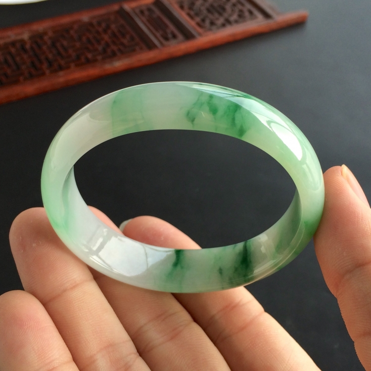 (超值推荐)糯冰种飘花贵妃镯(54.6mm-48.1mm)