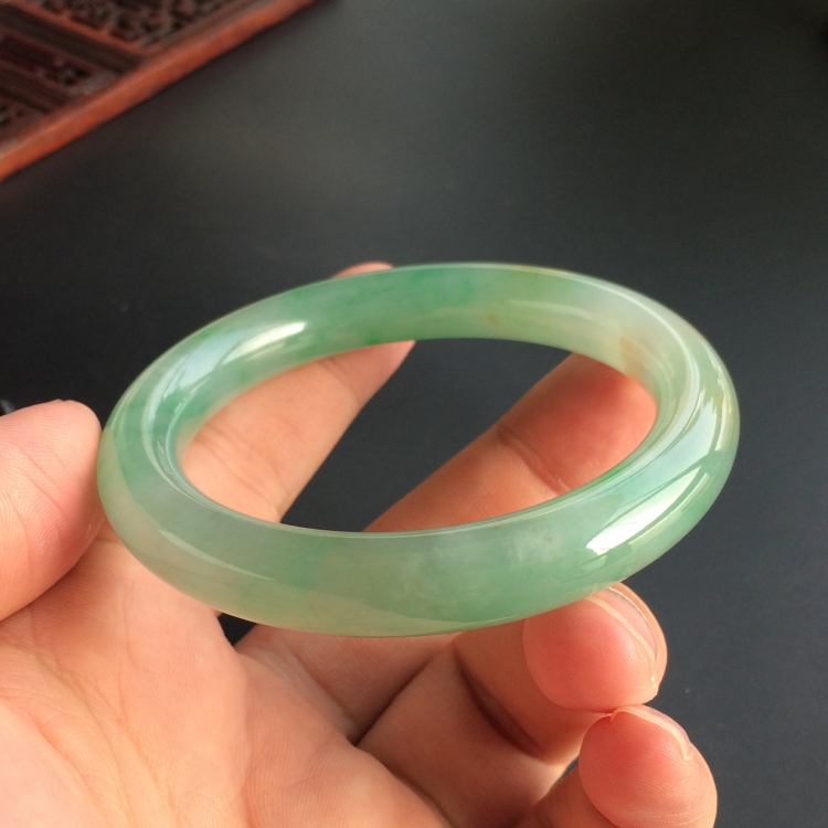 (超值推荐)糯冰种黄加绿圆条手镯(52.5mm)