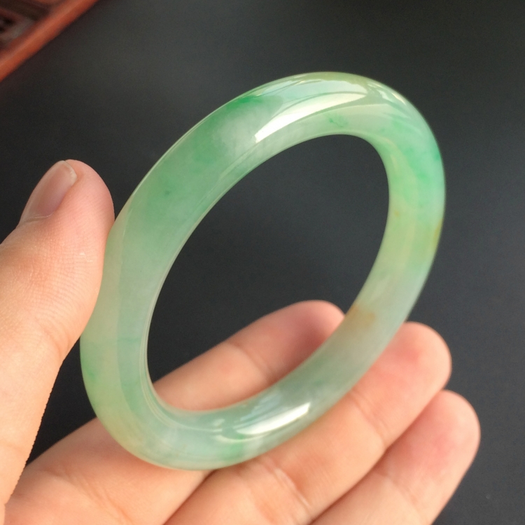 (超值推荐)糯冰种黄加绿圆条手镯(52.5mm)