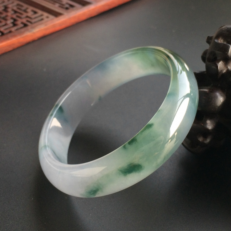 (超值推荐)糯冰种紫罗兰飘花贵妃镯(55.8mm-49.3mm)