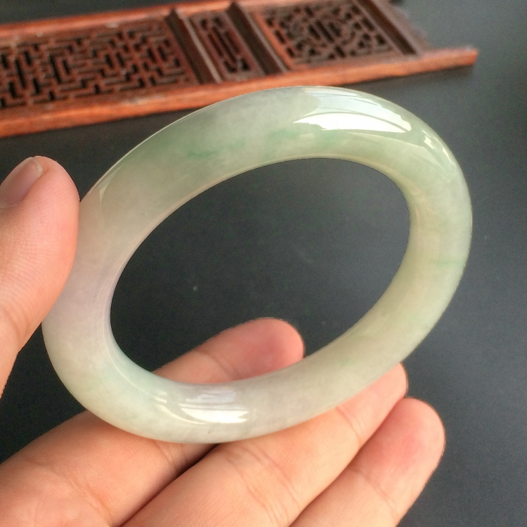 (超值推荐)糯冰种晴水略带淡紫罗兰圆条手镯(54mm)