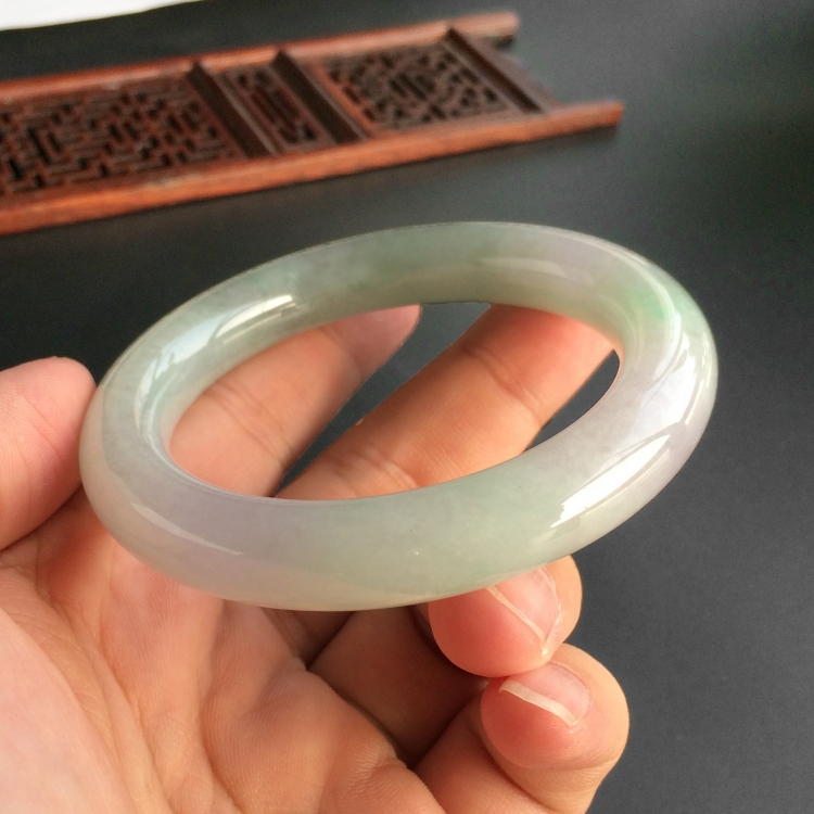 (超值推荐)糯冰种晴水略带淡紫罗兰圆条手镯(54mm)
