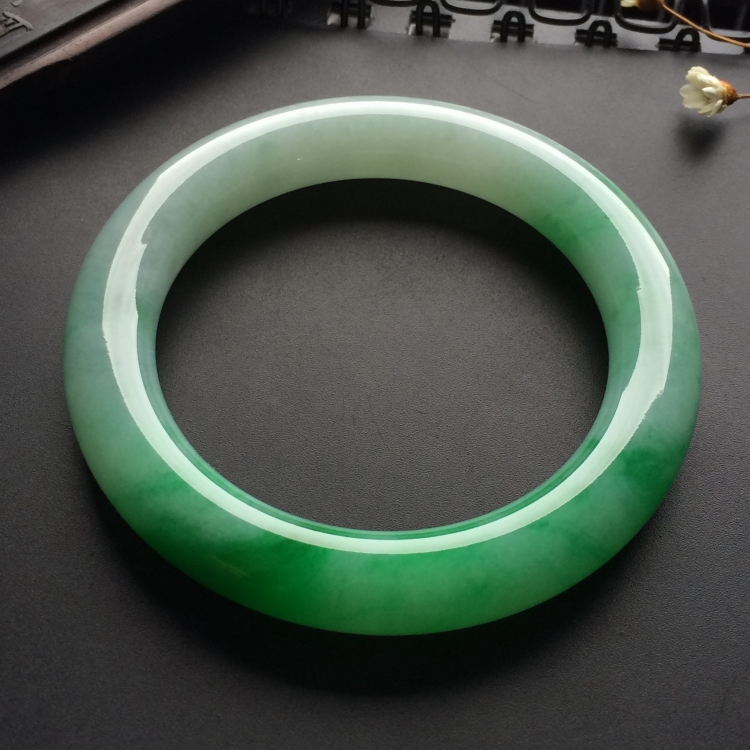 （超值推荐）糯冰种飘翠圆条手镯（55.3mm）