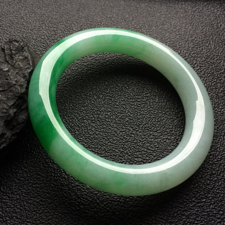 （超值推荐）糯冰种飘翠圆条手镯（55.5mm）