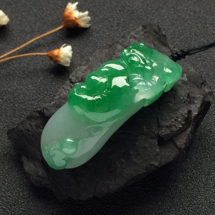 （超值推荐）糯冰种飘翠福瓜挂件