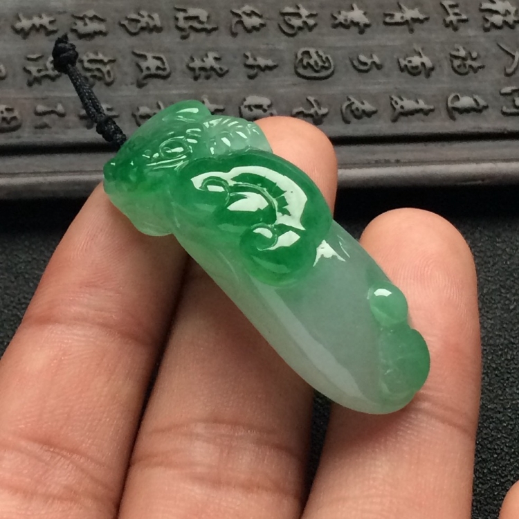 （超值推荐）糯冰种飘翠福瓜挂件