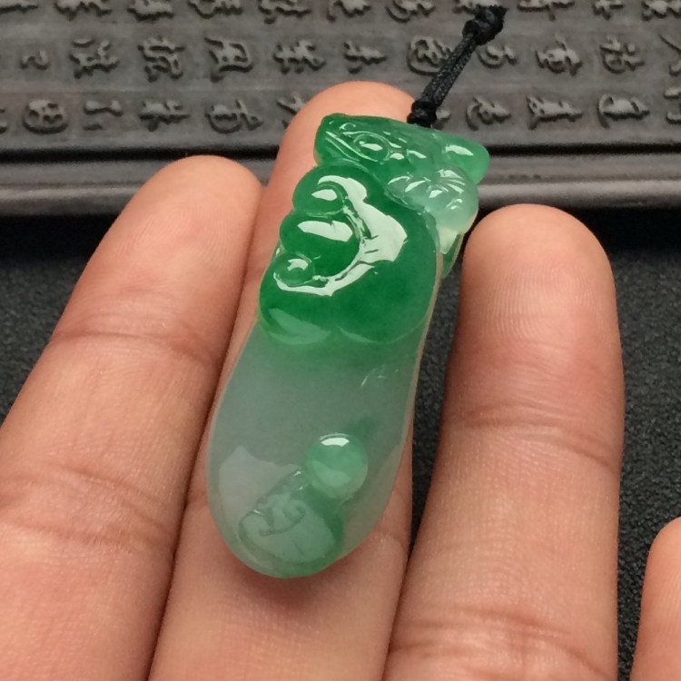 （超值推荐）糯冰种飘翠福瓜挂件