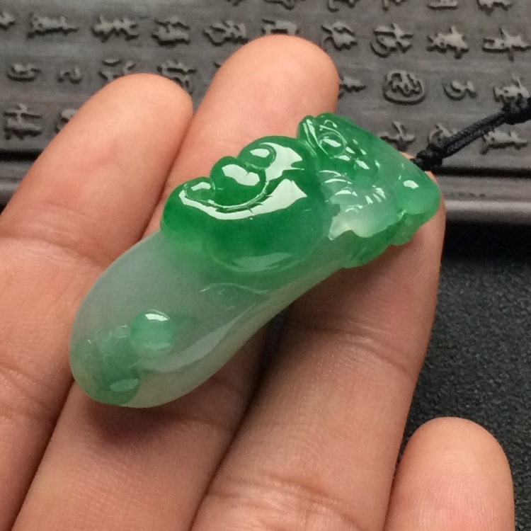 （超值推荐）糯冰种飘翠福瓜挂件
