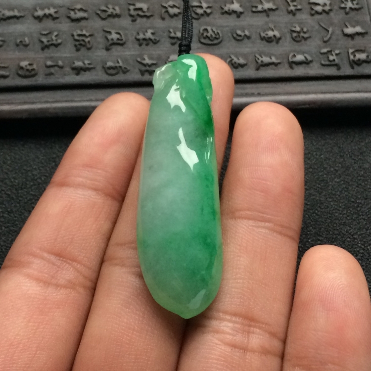 （超值推荐）糯冰种飘翠福瓜挂件