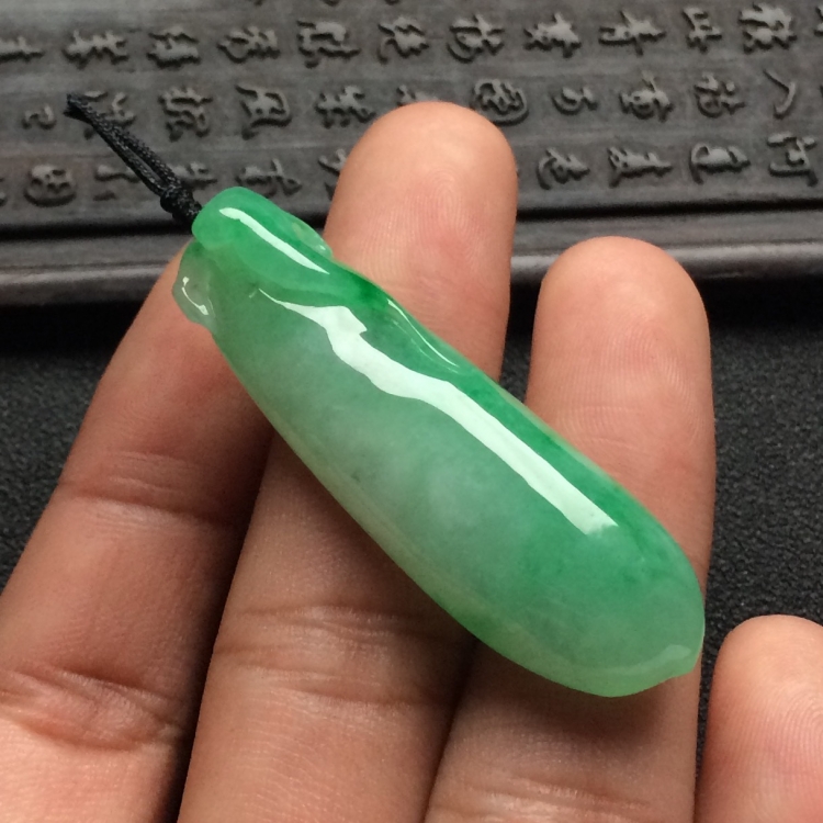 （超值推荐）糯冰种飘翠福瓜挂件