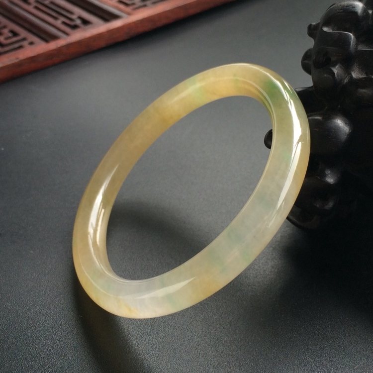 (超值推荐)糯冰种黄加绿贵妃镯(52.3mm-44.3mm)