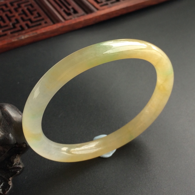 (超值推荐)糯冰种黄加绿贵妃镯(52.3mm-44.3mm)