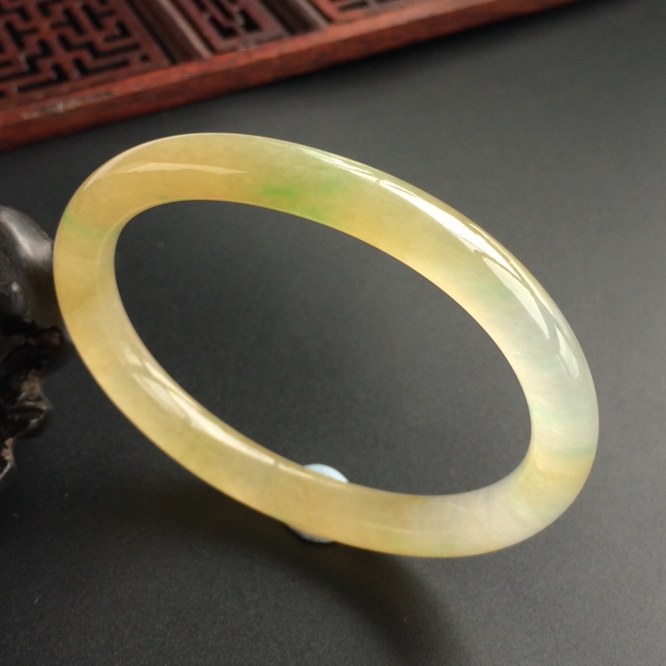 (超值推荐)糯冰种黄加绿贵妃镯(52.3mm-44.3mm)
