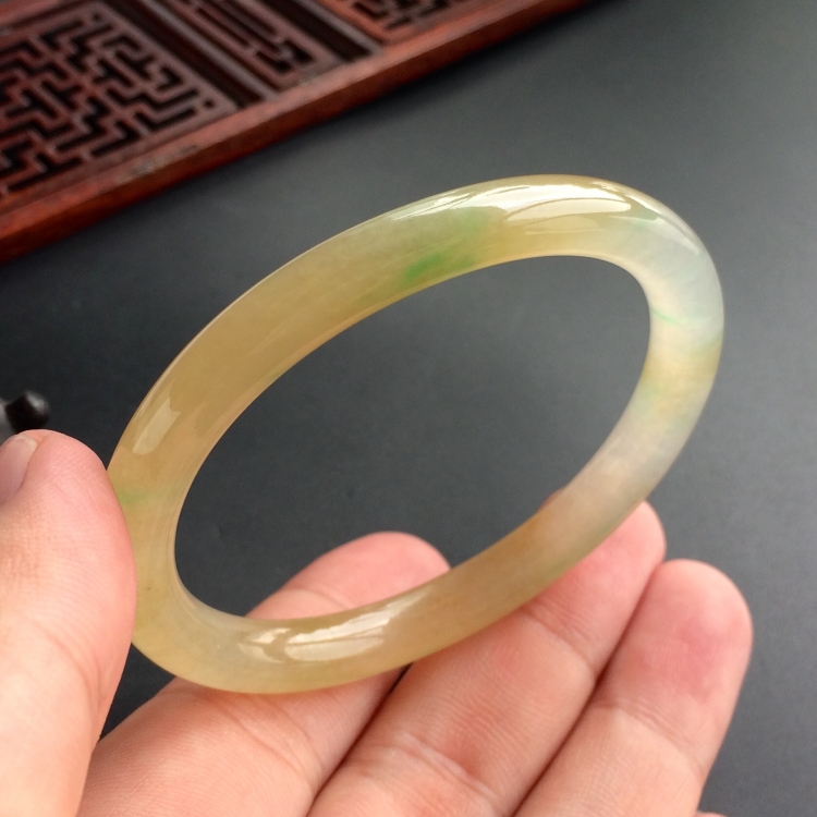 (超值推荐)糯冰种黄加绿贵妃镯(52.3mm-44.3mm)