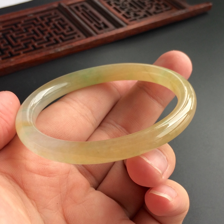 (超值推荐)糯冰种黄加绿贵妃镯(52.3mm-44.3mm)