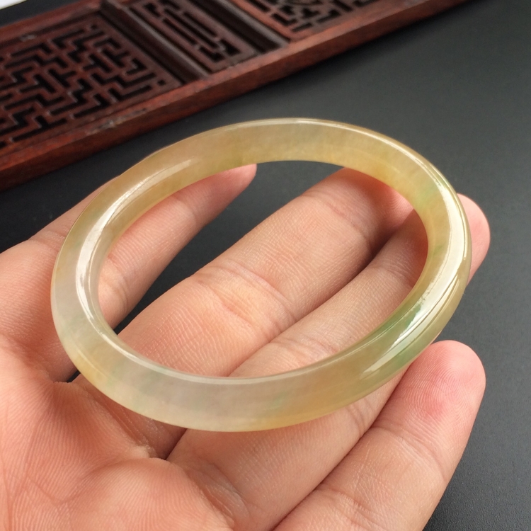 (超值推荐)糯冰种黄加绿贵妃镯(52.3mm-44.3mm)