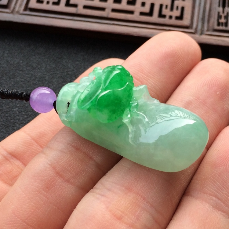 (超值推荐)糯冰种飘翠福瓜挂件