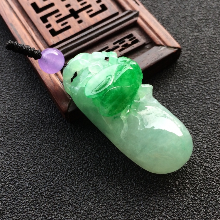 (超值推荐)糯冰种飘翠福瓜挂件