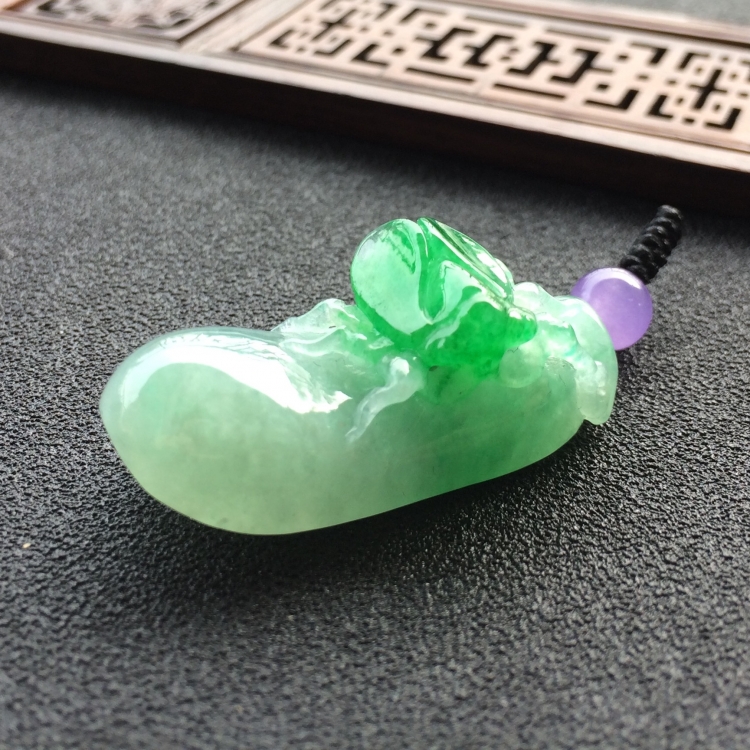 (超值推荐)糯冰种飘翠福瓜挂件