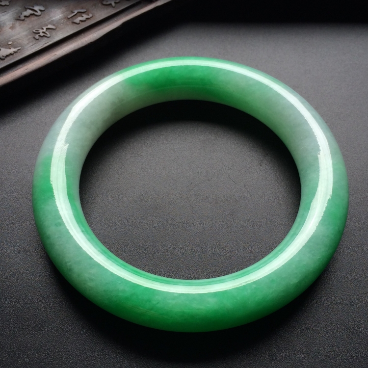 （超值推荐）糯冰种飘翠圆条手镯（57.7mm）