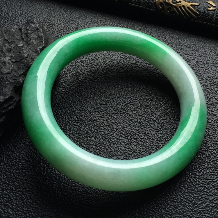 （超值推荐）糯冰种飘翠圆条手镯（57.7mm）