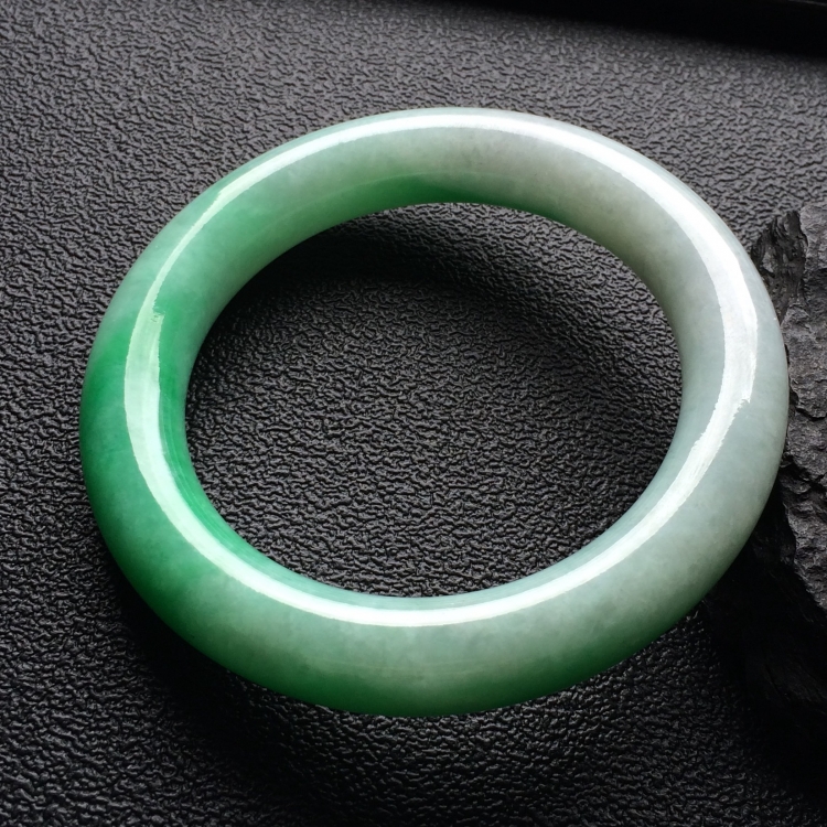 （超值推荐）糯冰种飘翠圆条手镯（57.7mm）