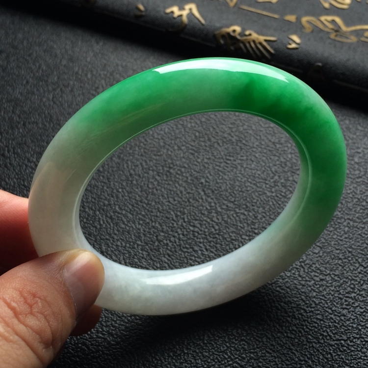 （超值推荐）糯冰种飘翠圆条手镯（56.6mm）