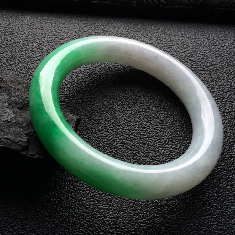 （超值推荐）糯冰种飘翠圆条手镯（56.6mm）