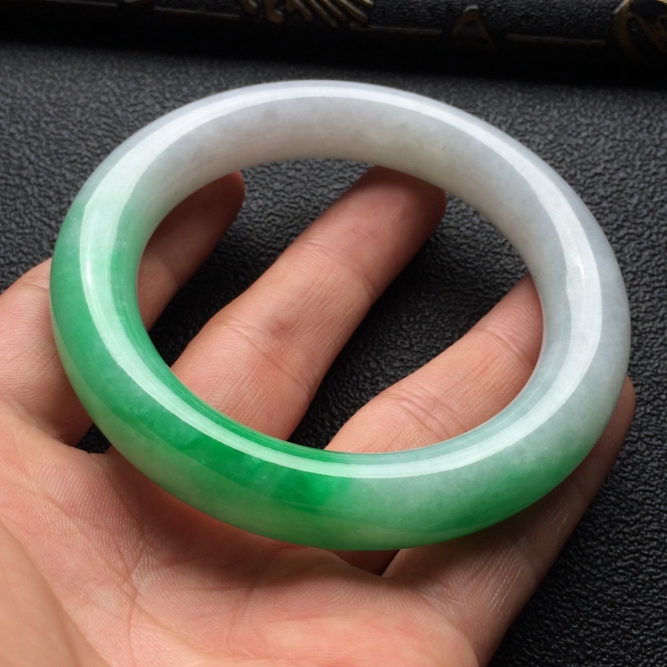 （超值推荐）糯冰种飘翠圆条手镯（56.6mm）