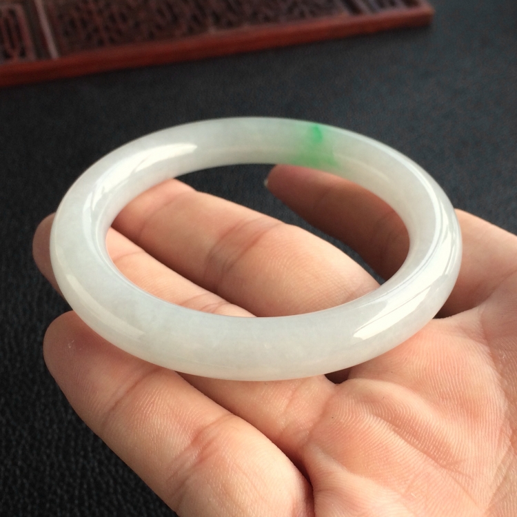 (超值推荐)糯冰种略飘翠圆条手镯(53.6mm)