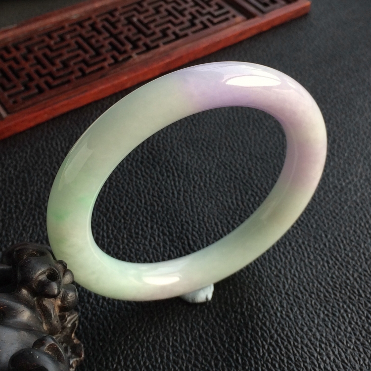 (超值推荐)糯冰种春带彩圆条手镯(57.5mm)