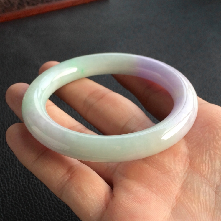 (超值推荐)糯冰种春带彩圆条手镯(57.5mm)
