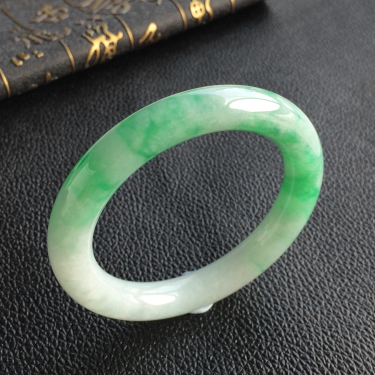 (超值推荐)糯冰种飘翠圆条手镯(52.3mm)