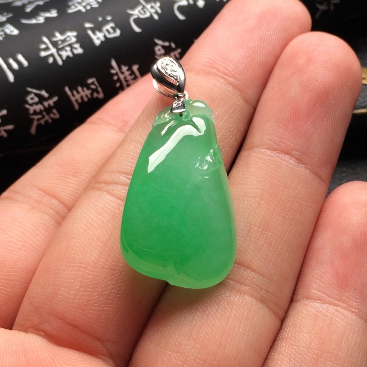 （超值推荐）糯冰种绿晴水福瓜挂件（金扣）