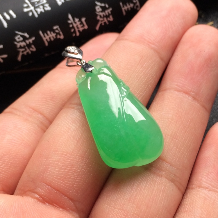 （超值推荐）糯冰种绿晴水福瓜挂件（金扣）