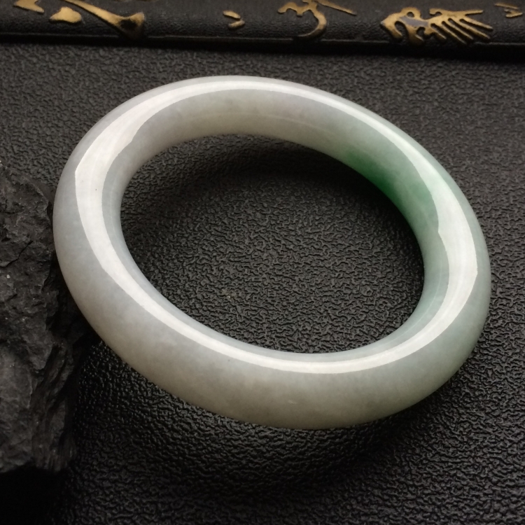 （超值推荐）糯冰种飘翠圆条手镯（56.7mm）